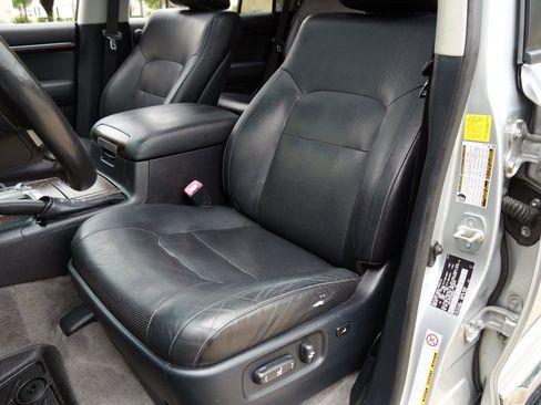 Used 2015 Toyota Land Cruiser AWD/4WD image 6