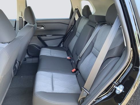 Used 2024 Nissan Rogue SV image 16