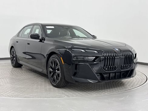 New 2025 BMW 760i xDrive w/ Premium Package image 7