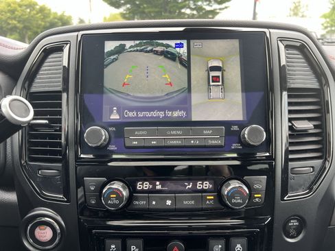 Used 2021 Nissan Titan PRO-4X w/ Pro-4x Convenience Package AWD/4WD image 19