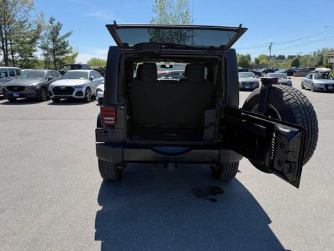 Used 2012 Jeep Wrangler Sahara w/ Connectivity Group AWD/4WD image 11