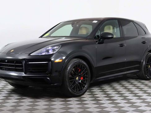 Used 2023 Porsche Cayenne GTS image 9
