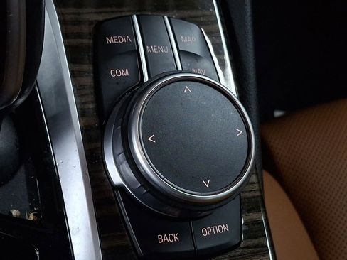 Certified 2022 BMW 530i xDrive w/ Convenience Package image 20