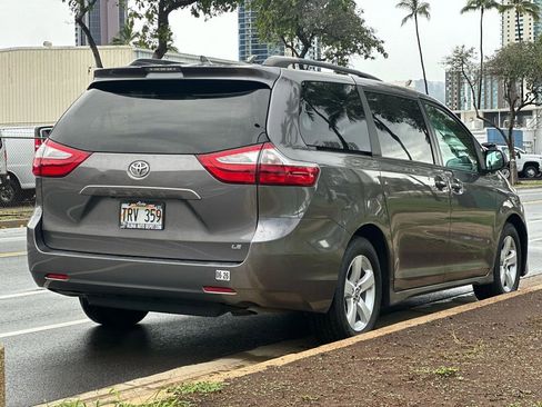 Used 2019 Toyota Sienna LE image 5