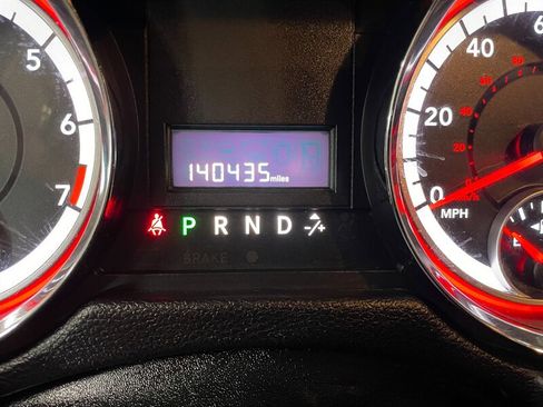 Used 2015 Dodge Grand Caravan SE image 12