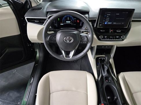 Used 2024 Toyota Corolla Cross XLE image 17
