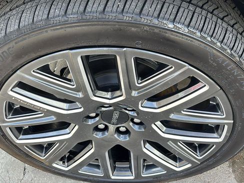 Certified 2025 GMC Yukon XL Denali Ultimate w/ LPO, Floor Liner Package image 12