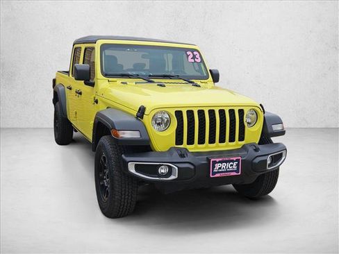 Used 2023 Jeep Gladiator Sport AWD/4WD image 3