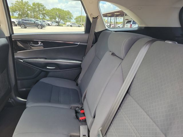 Used 2017 Kia Sorento FWD image 8