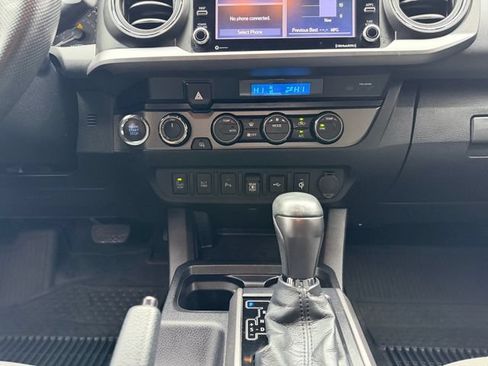 Used 2021 Toyota Tacoma TRD Sport w/ Technology Package AWD/4WD image 11