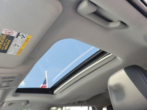 Used 2023 Toyota Highlander XLE image 17