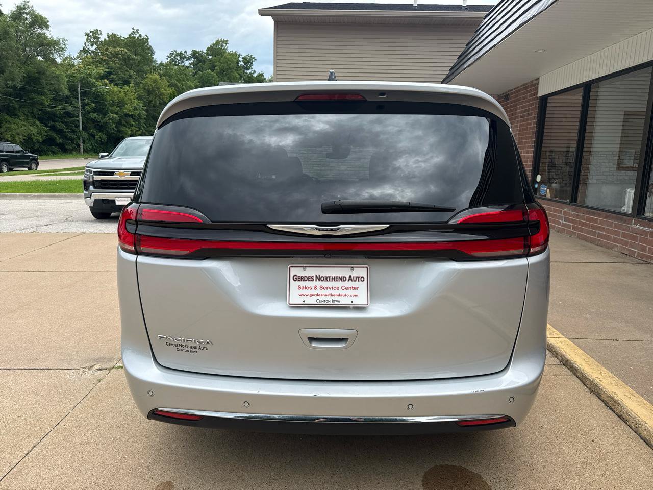 Used 2024 Chrysler Pacifica Touring-L FWD image 29