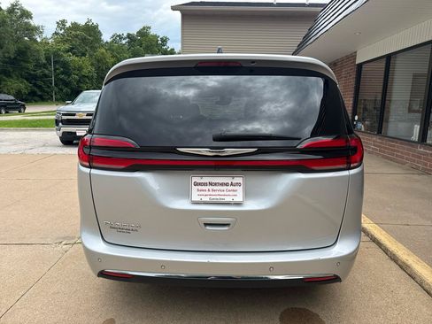 Used 2024 Chrysler Pacifica Touring-L FWD image 29