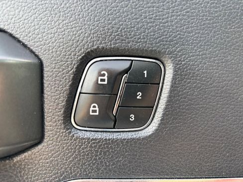 Used 2019 Ford F150 Lariat image 16