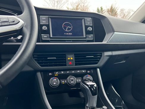 Used 2024 Volkswagen Jetta SE image 22