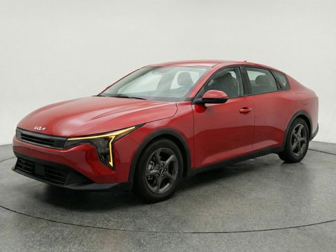 Used 2025 Kia K4 FWD image 3
