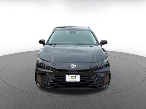 Used 2025 Toyota Camry LE image 3