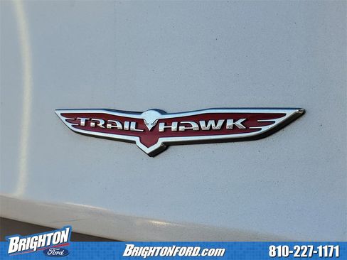 Used 2017 Jeep Cherokee Trailhawk image 5