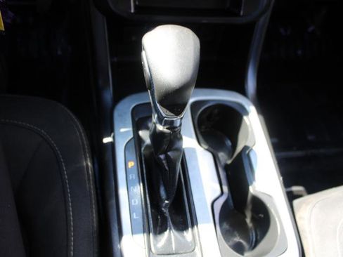 Used 2022 Chevrolet Colorado LT w/ Fleet Safety Package image 21