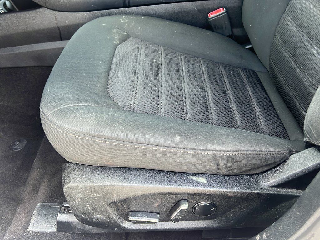Used 2019 Ford Fusion SE FWD image 15