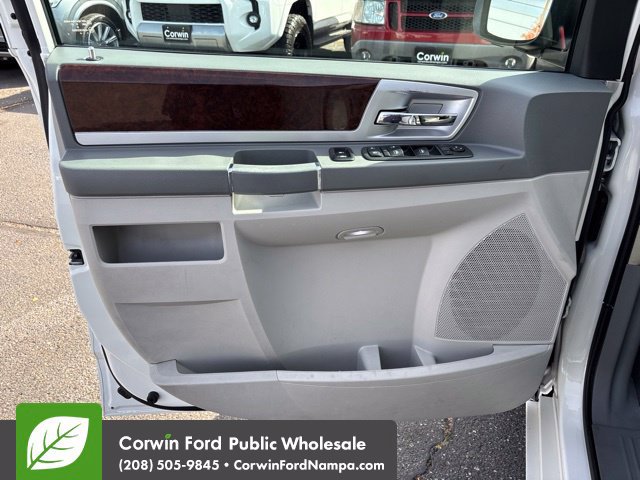 Used 2010 Chrysler Town & Country Touring FWD image 13