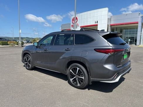 Used 2022 Toyota Highlander XSE AWD/4WD image 10