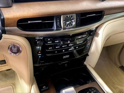 Used 2016 Lexus LX 570 4WD w/ Luxury Package image 25