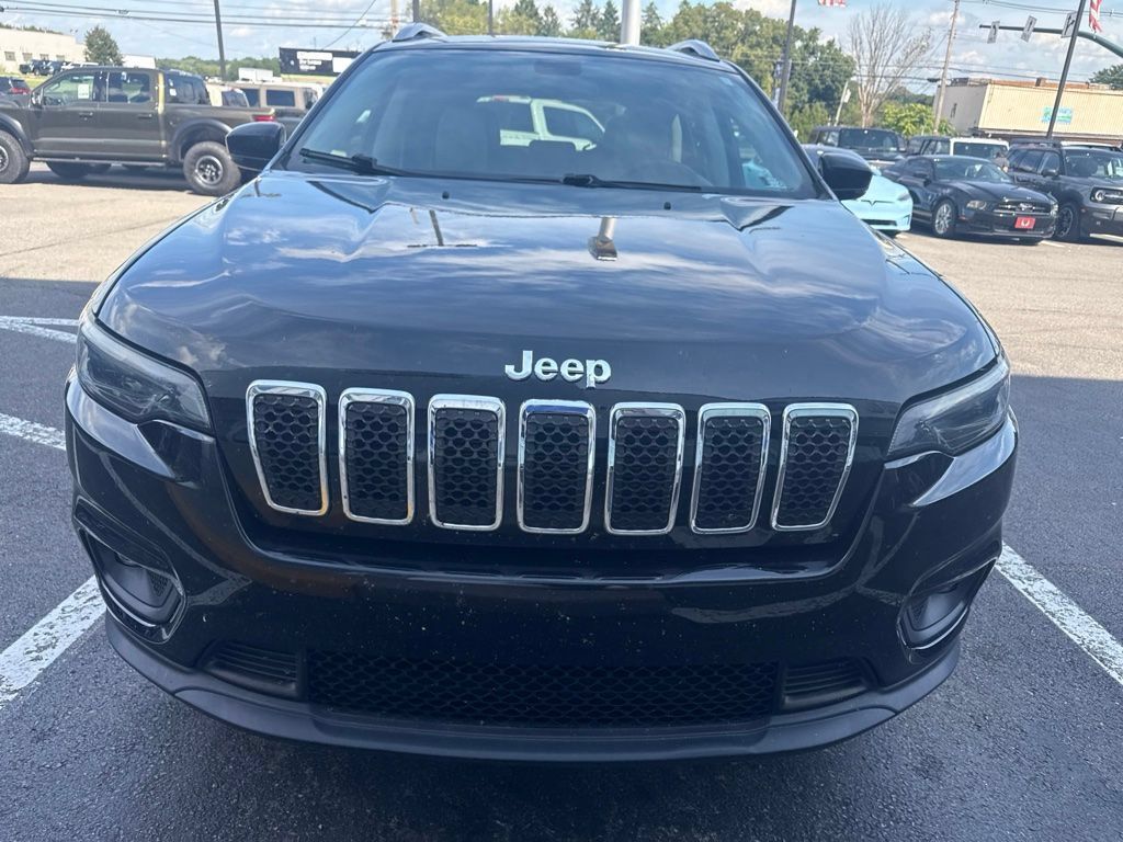 Used 2020 Jeep Cherokee Latitude Plus AWD/4WD image 2
