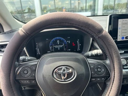 Used 2024 Toyota Corolla Cross XLE FWD image 9