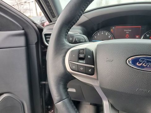 Used 2022 Ford Explorer XLT w/ Equipment Group 202A image 12