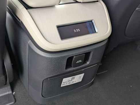New 2026 Lincoln Navigator Reserve AWD/4WD image 17