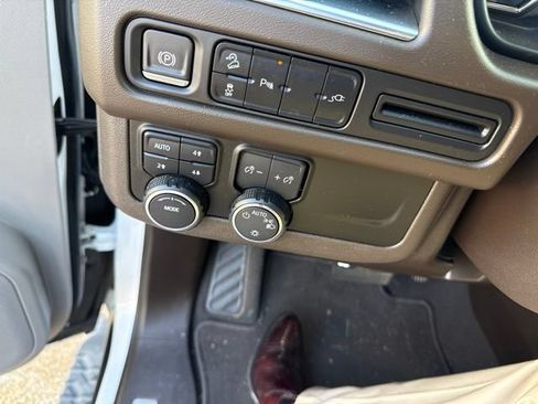 Used 2021 Chevrolet Tahoe Z71 w/ Rear Media and Nav Package AWD/4WD image 7