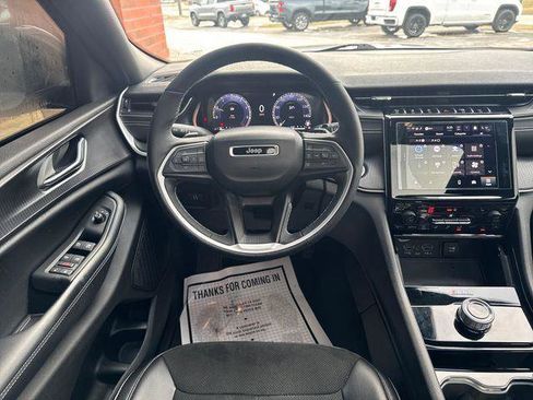 Used 2023 Jeep Grand Cherokee L Laredo image 2