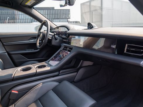 Certified 2025 Porsche Taycan 4S AWD/4WD image 24