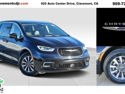 Certified 2023 Chrysler Pacifica Touring-L