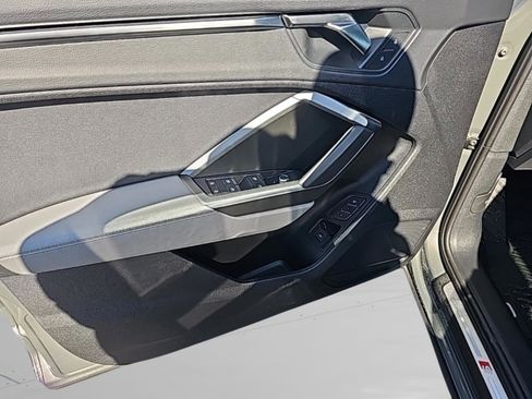 Used 2025 Audi Q3 2.0T Premium image 29