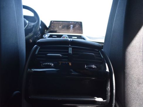 Used 2023 BMW 530e w/ Convenience Package image 31