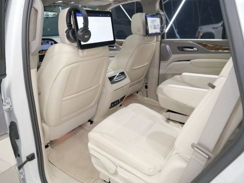 Used 2024 Cadillac Escalade Sport Platinum w/ LPO, ONYX Package image 62