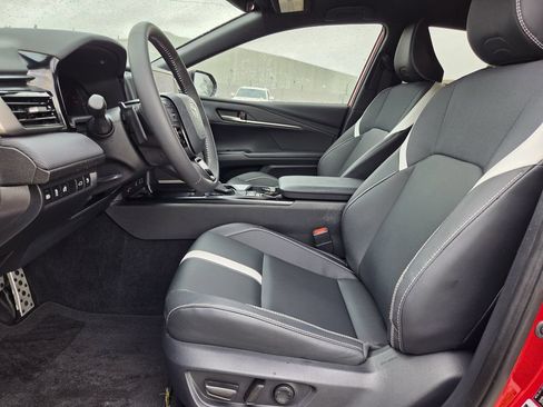 Used 2025 Toyota Camry SE w/ Convenience Package FWD image 27