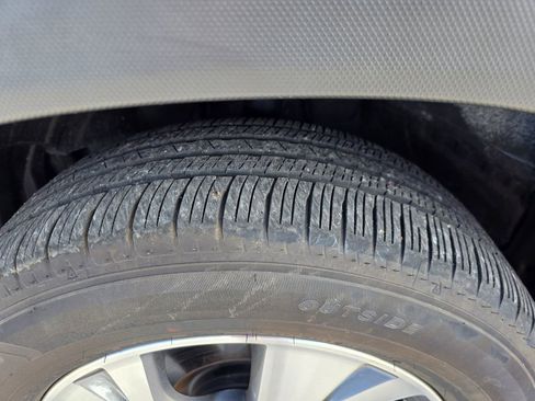 Used 2024 Subaru Ascent Premium w/ Convenience Package image 31