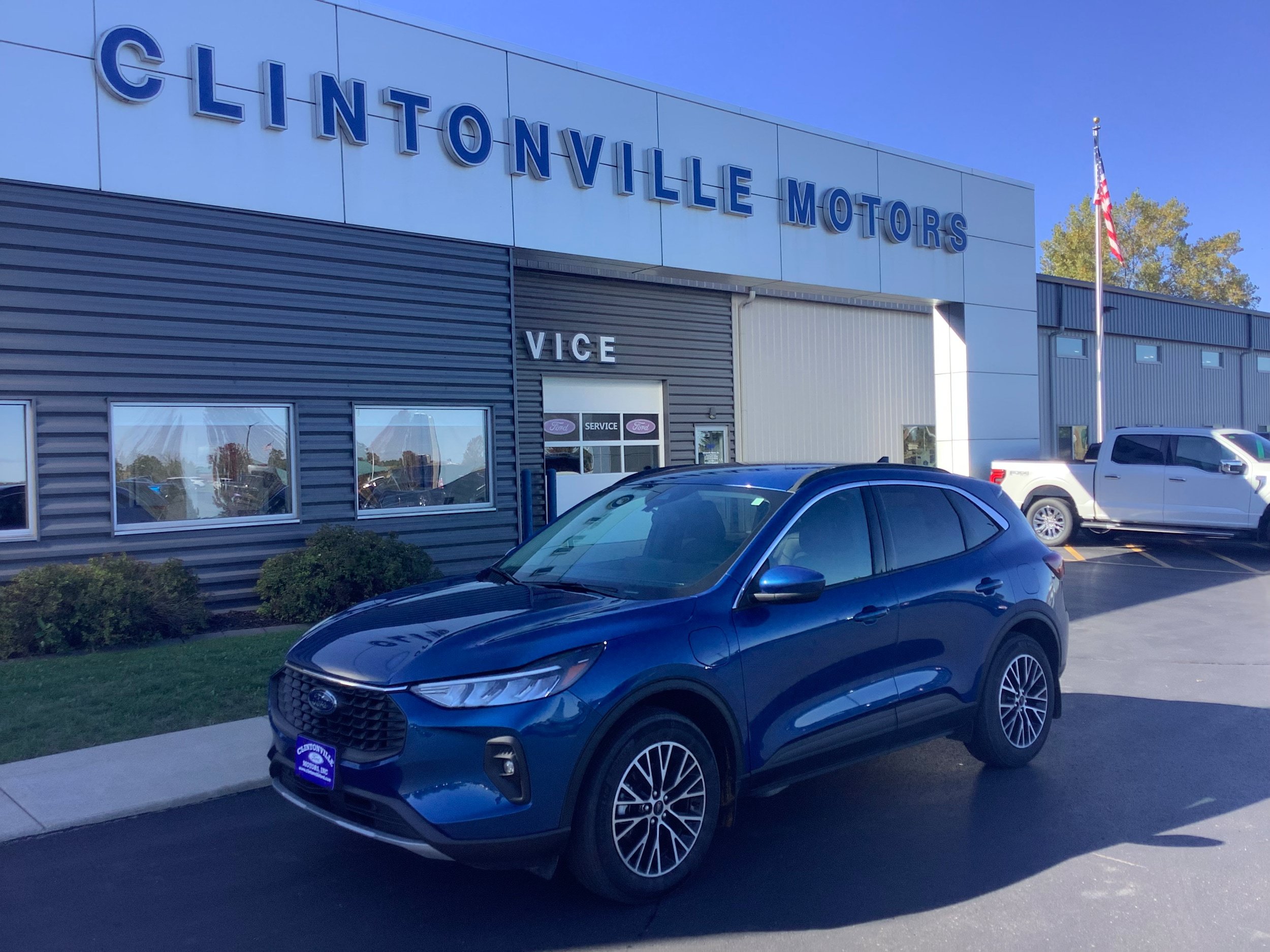 Used 2023 Ford Escape SE FWD image 1