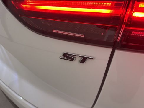 Used 2022 Buick Envision Essence w/ Technology Package I image 11