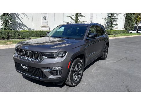 Used 2023 Jeep Grand Cherokee 4WD 4xe image 3