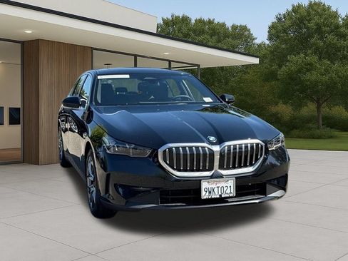 Used 2026 BMW 530i w/ Premium Package RWD image 5