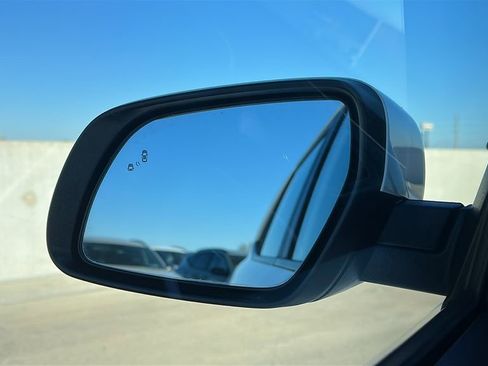 Used 2025 Hyundai Venue SEL image 19