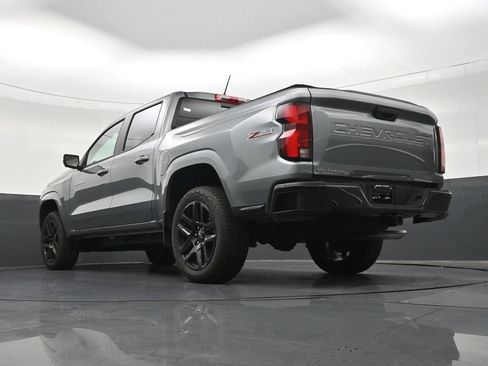 Used 2025 Chevrolet Colorado Z71 w/ Technology Package AWD/4WD image 26