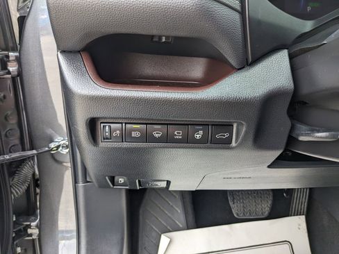 Used 2022 Toyota RAV4 Limited image 32