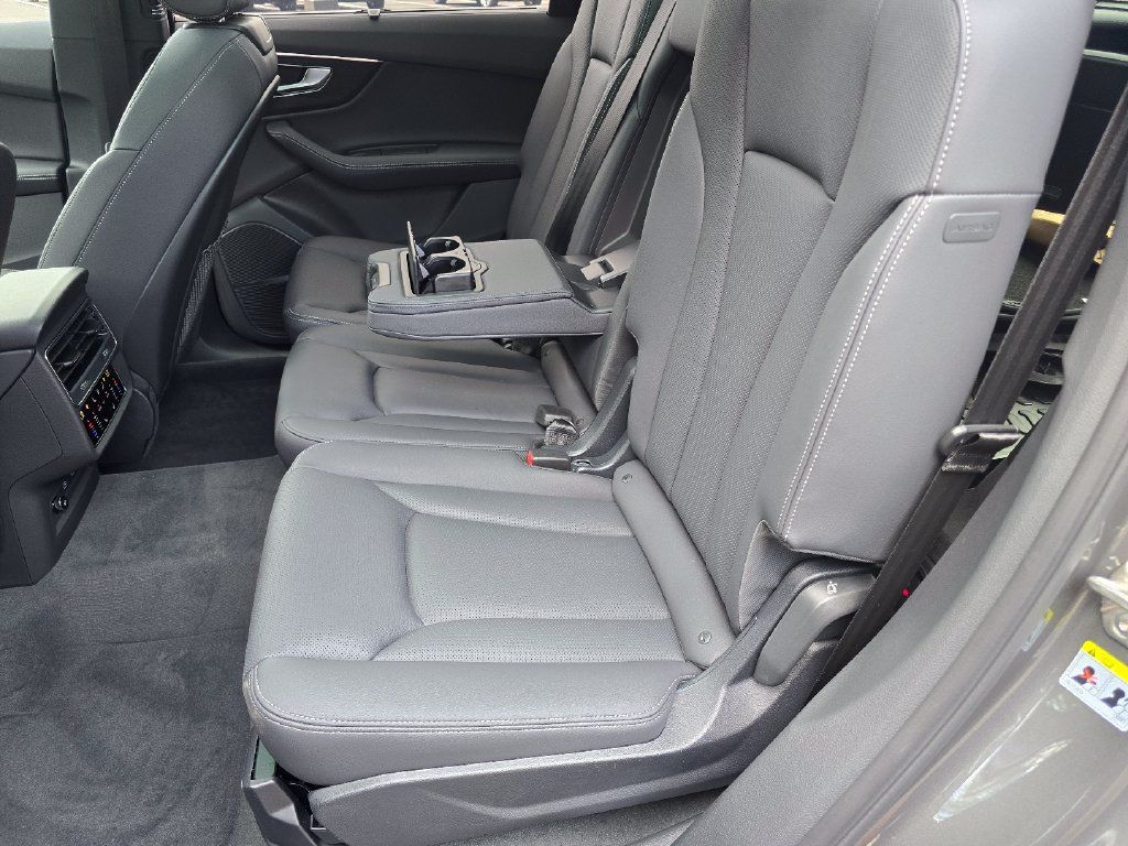 Used 2026 Audi Q7 3.0T Premium Plus w/ Premium Plus Package AWD/4WD image 35