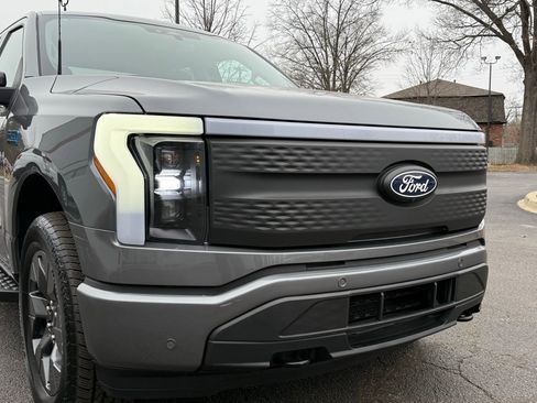 Used 2024 Ford F150 Lightning Flash image 18