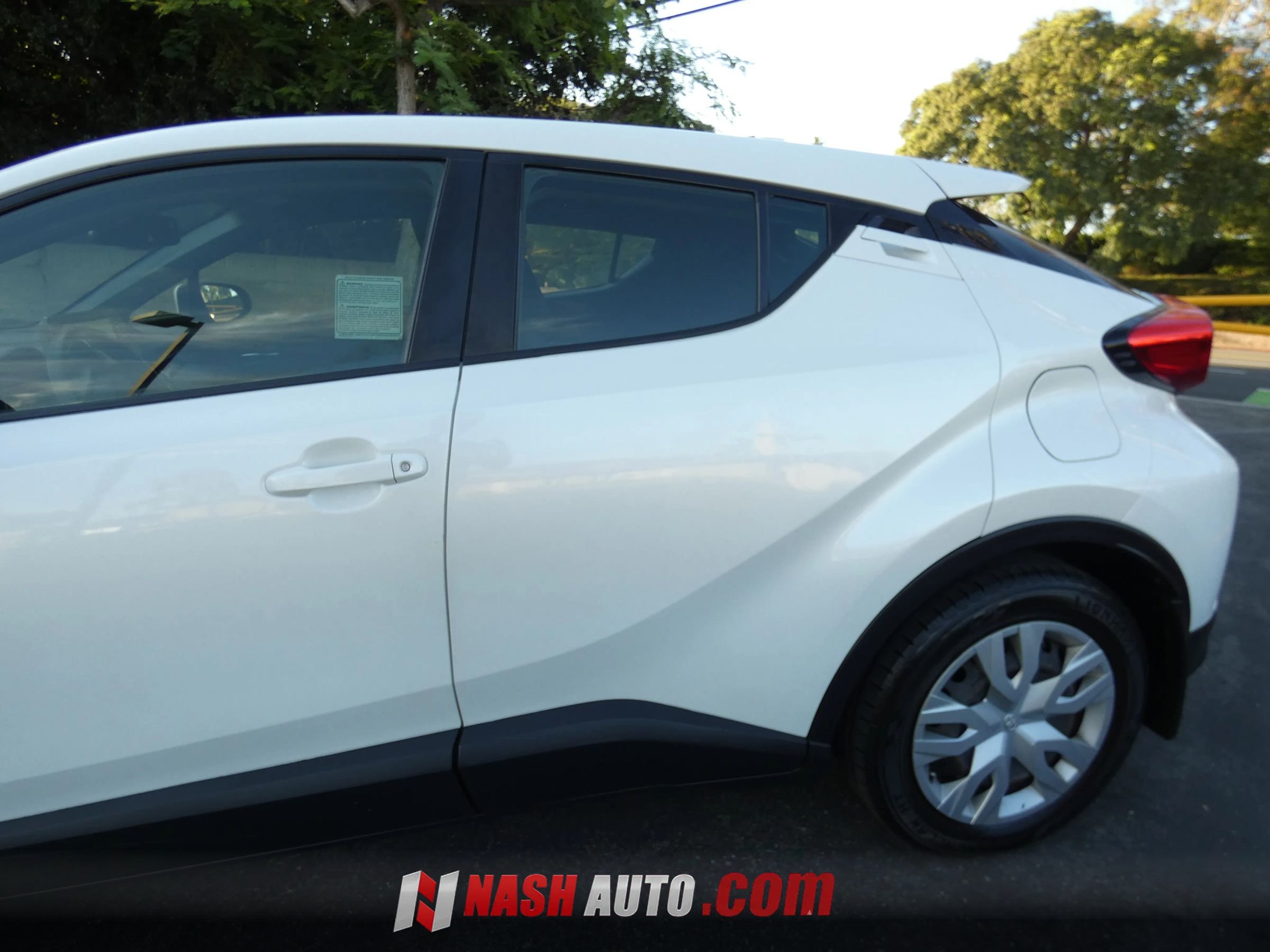 Used 2019 Toyota C-HR LE FWD image 11
